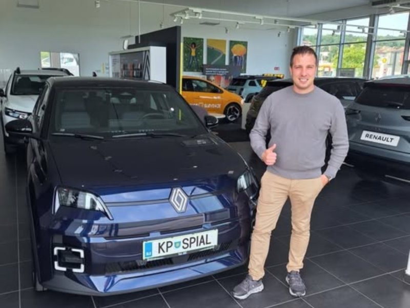 Električni Renault 5 v voznem parku SPIAL