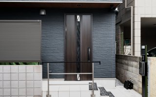 DELUTECH vhodna vrata &ndash; vizitka va&scaron;ega doma, zdaj tudi S PREPOZNAVO OBRAZA