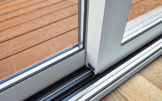 Resnične zgodbe: zakaj so se na&scaron;i kupci odločili za aluminijasta vrata